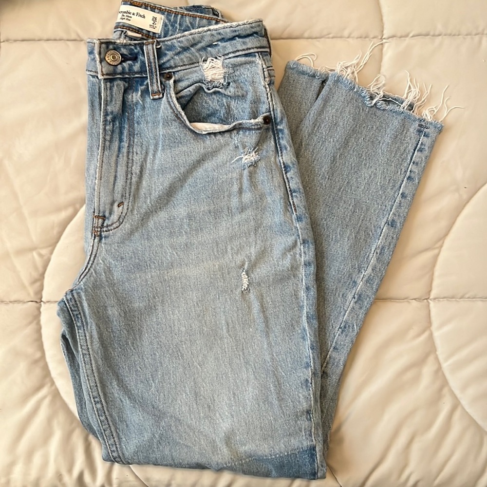 Abercrombie & Fitch The Mom High Rise Jean Size 26